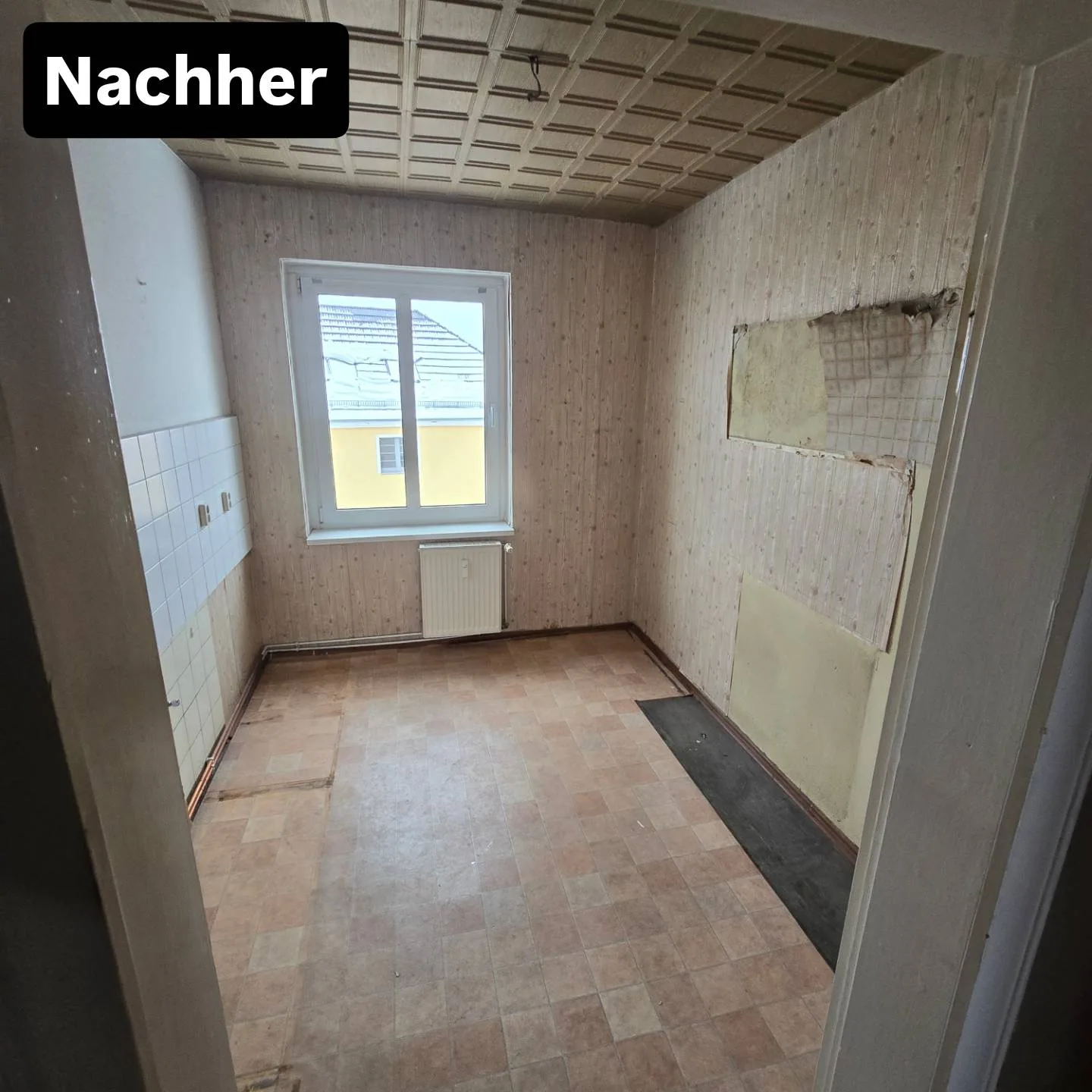 Vorher: Vollgestelltes Schlafzimmer